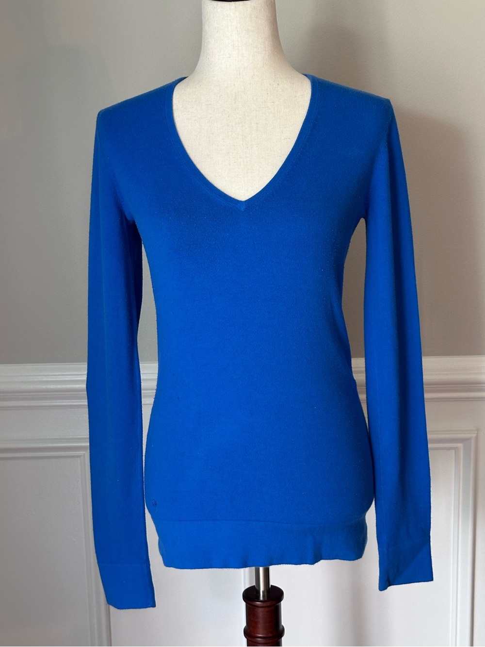 Lilly Pulitzer Blue V-Neck Sweater size Medium